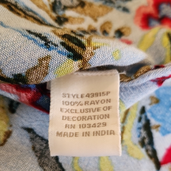 intro. Floral Multicolor Blouse - Picture 8 of 8